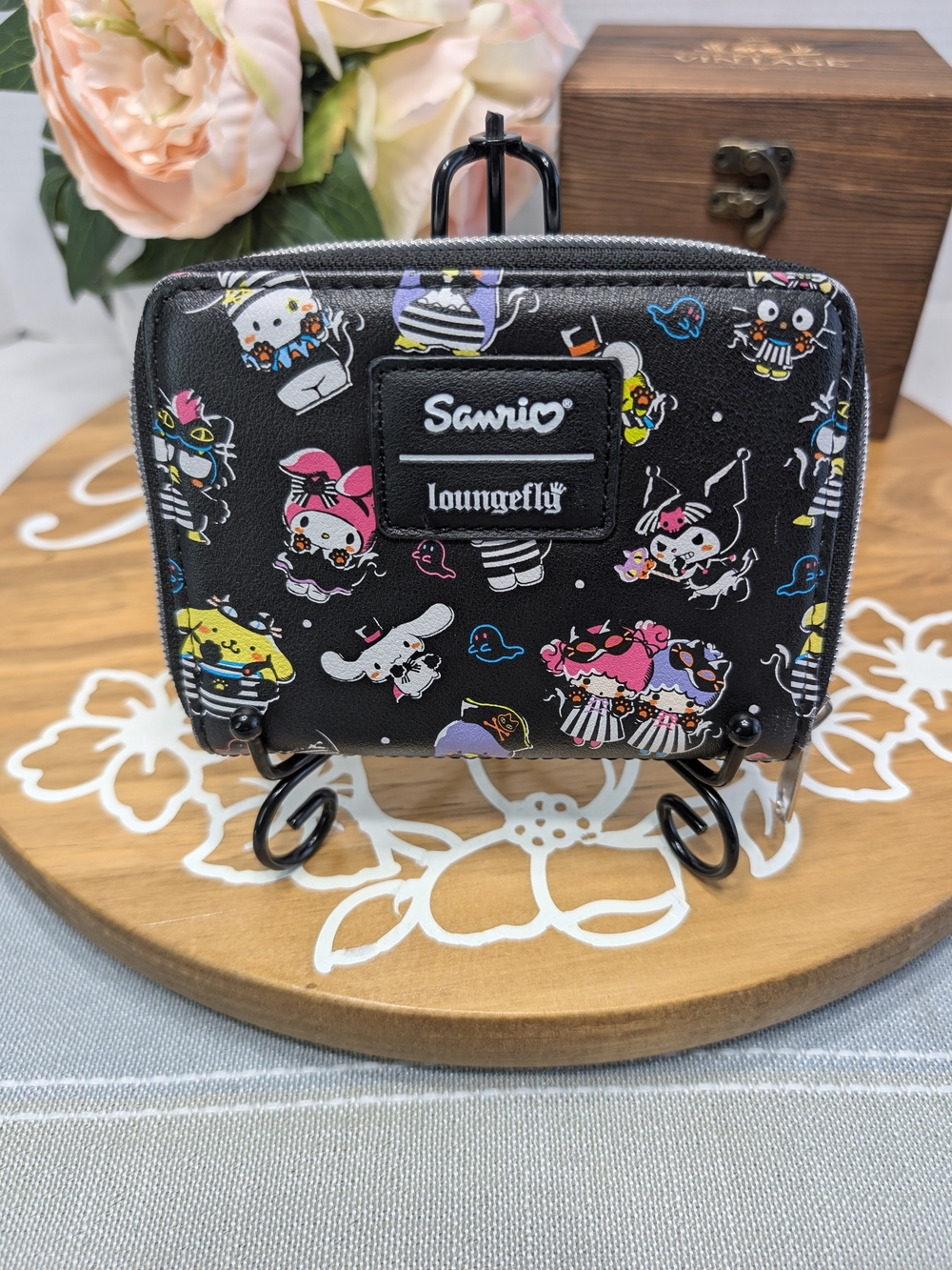 Loungefly Sanrio Hello Kitty
& Friends Halloween
Costumes Mini Zip Wallet